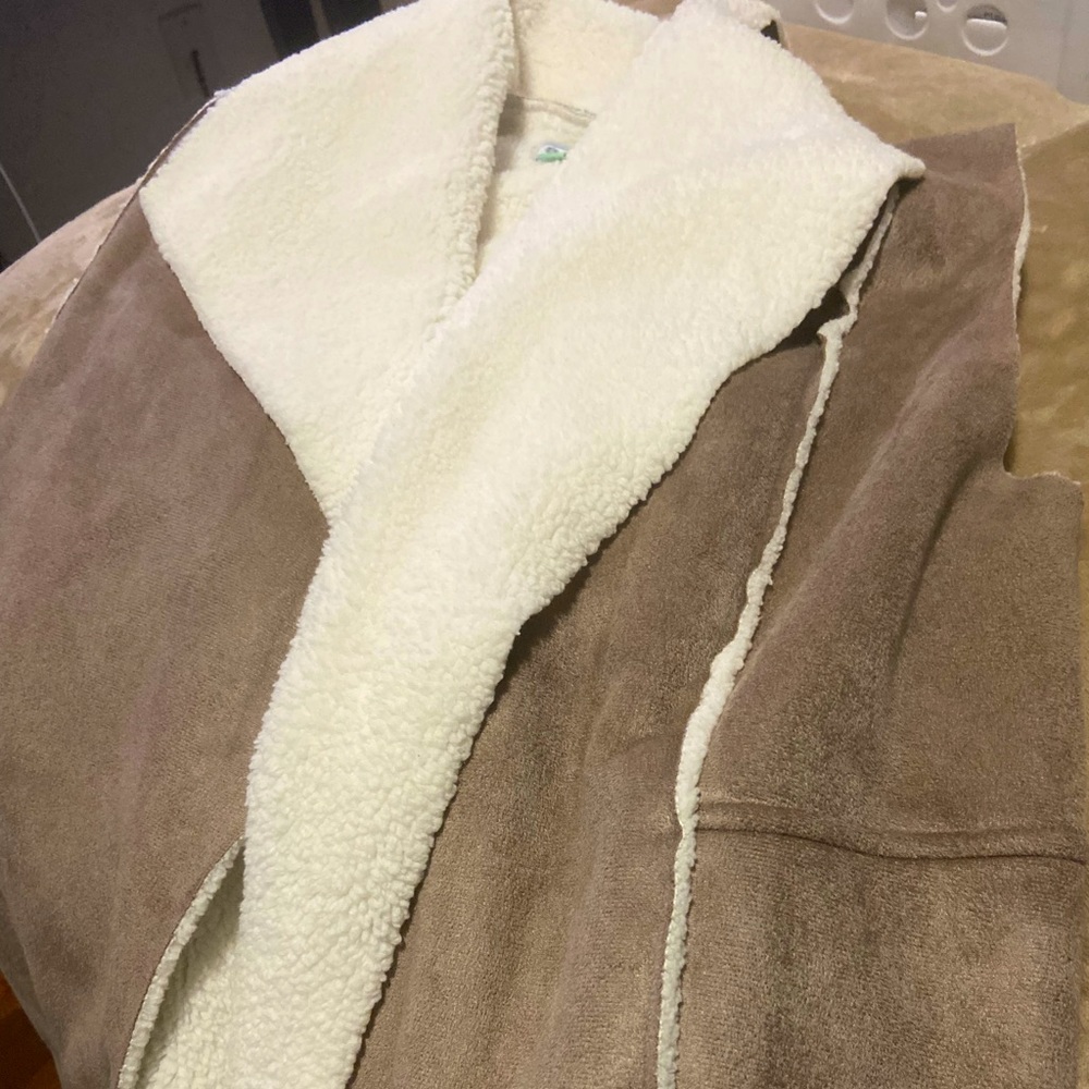 Taupe Sherpa vest preowned.